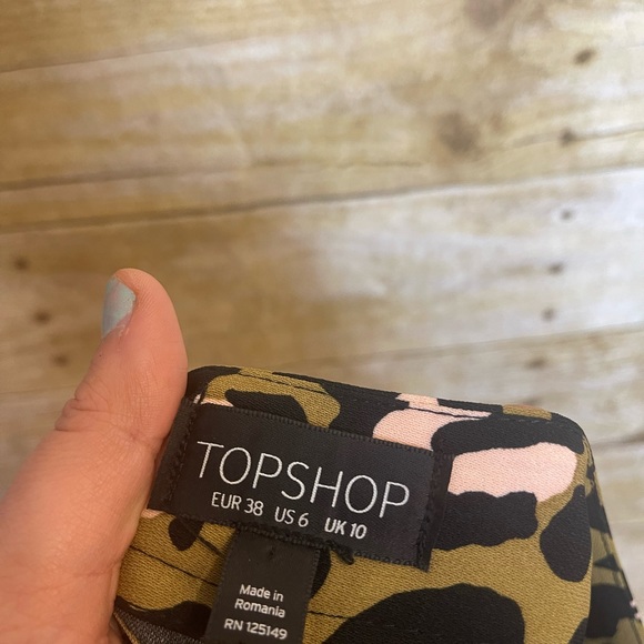 Topshop shorts 🛍 - Picture 3 of 3